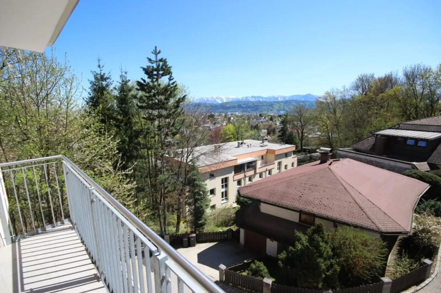 Traumhafte 3 Zi Wohnung mit Balkone und Carport am Kreuzbergl