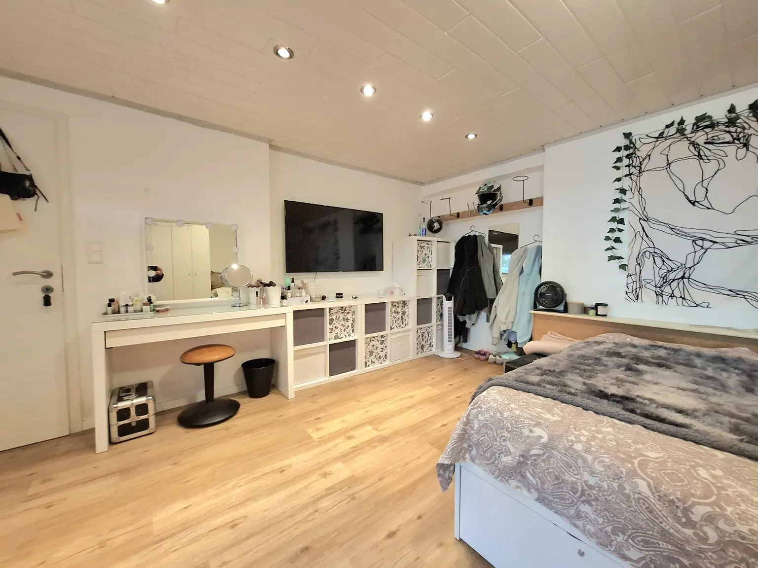 Vielseitig nutzbare Liegenschaft mit ausreichend Platz und herrlichem Blick auf die Hohe Wand