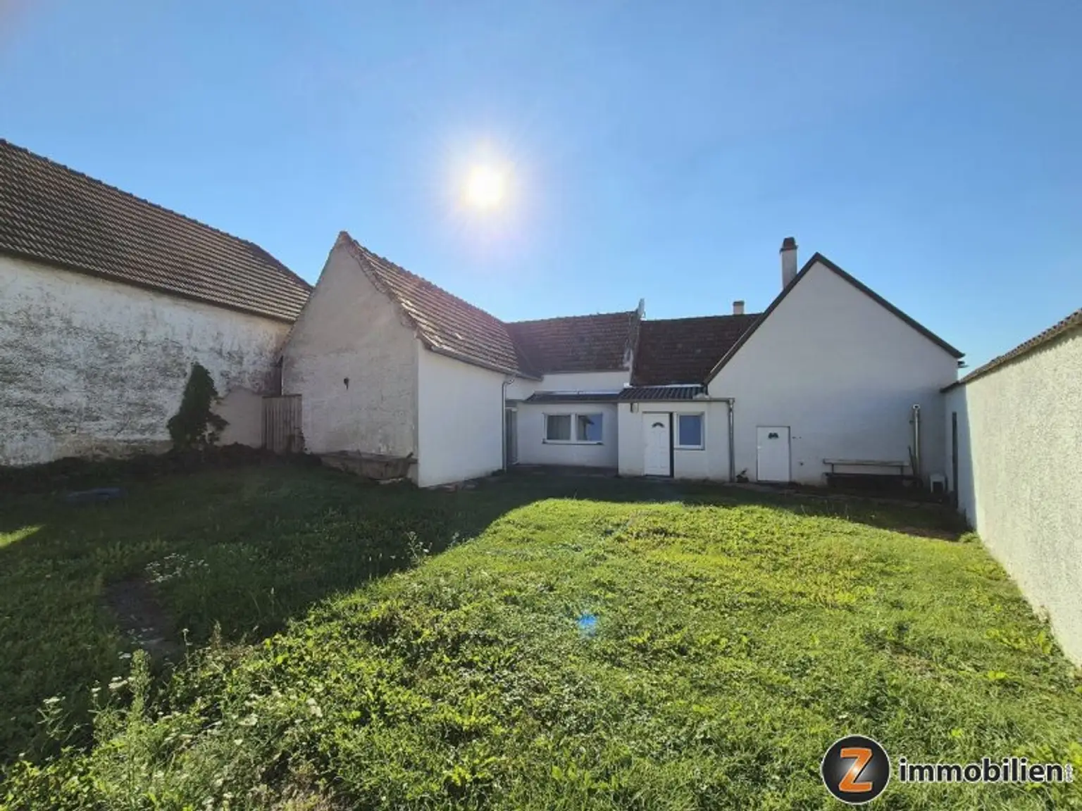 Geräumiges Landhaus mit uneinsehbarem Grundstück