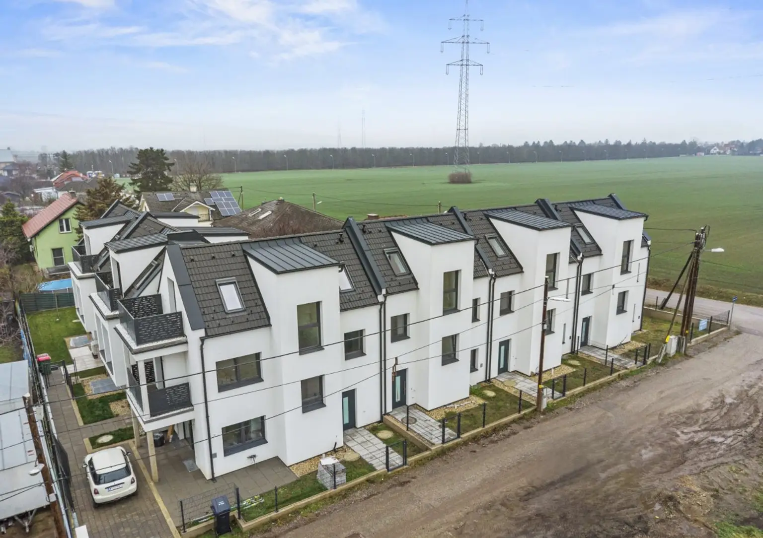 21 | ++ NEU ++ REIHENHAUS mit Balkon, Terrasse und Wohnkeller in NEUESSLING | Prima Service Immobilien