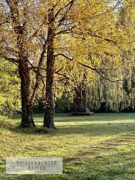 EIN PRIVATES PARADIES ZU JEDER JAHRESZEIT /// HISTORISCHES LANDHAUS MIT PARK, WALD, BACH UND BADESEE