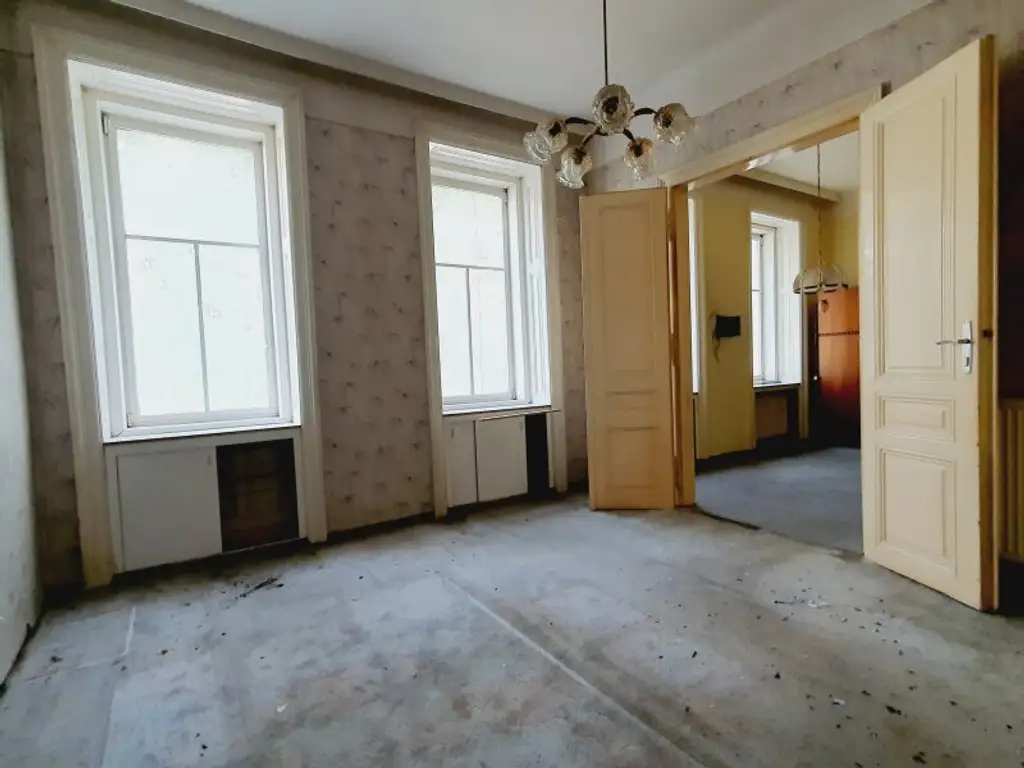 Unsanierte Wohnung in einem wunderschön sanierten Stilaltbau - Gaußplatz/Augarten