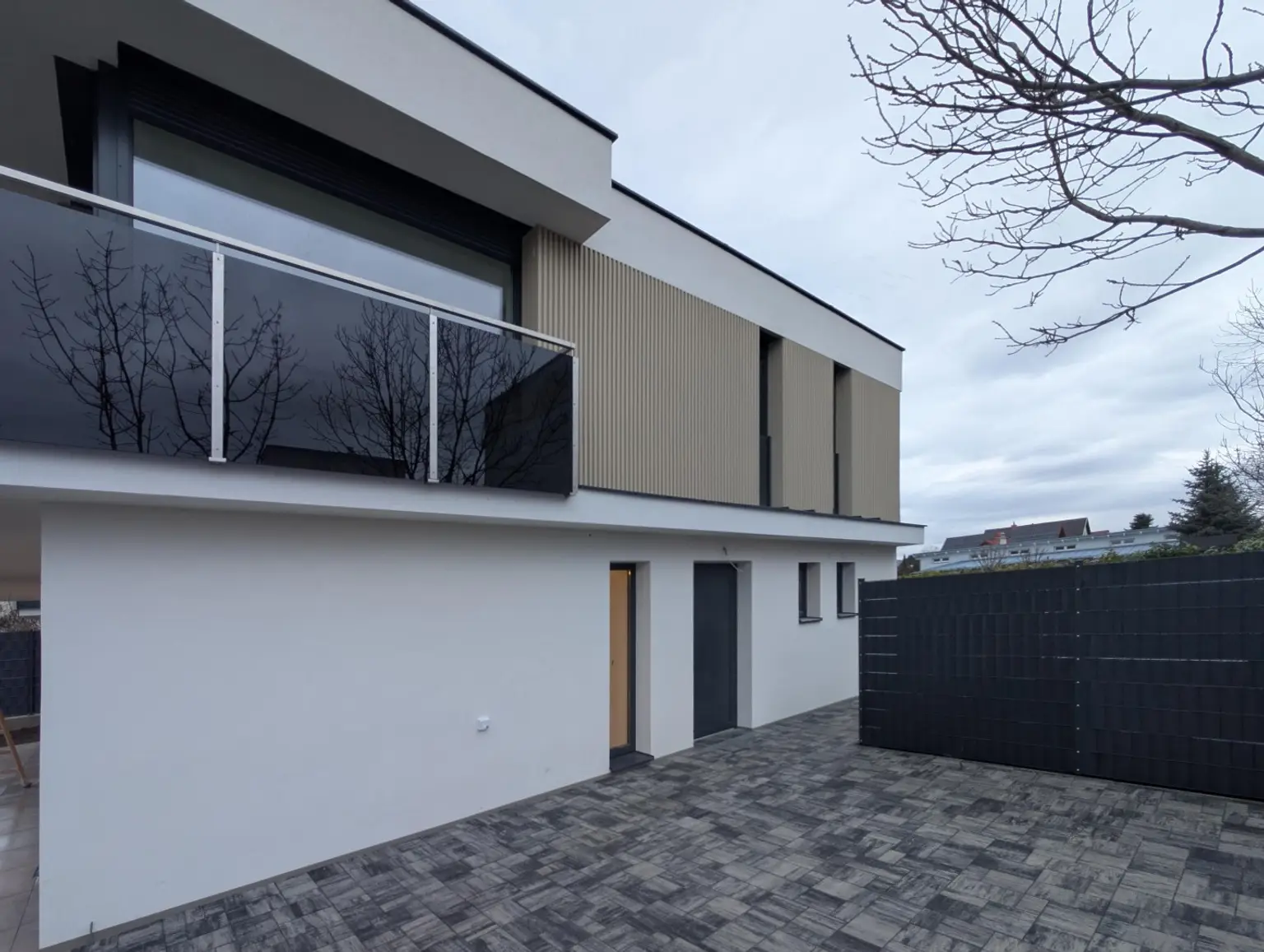 Eingangsbereich_Autoabstellplatz