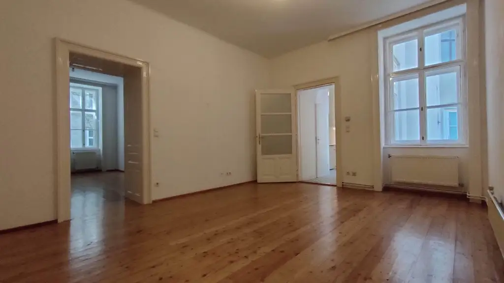 Hofruhelage: nettes Erdgeschoß-Single-Apartment im Herzen der Josefstadt!