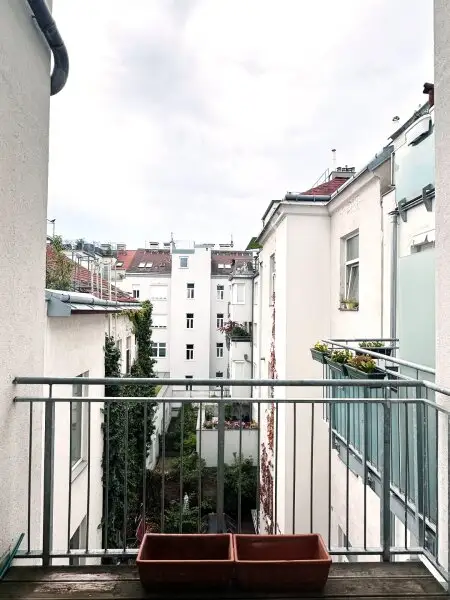 Ein Zuhause für Ästheten und Liebhaber stilvoller Altbaukultur mit knapp 94m² | 8m² Balkon - 1160 Wien