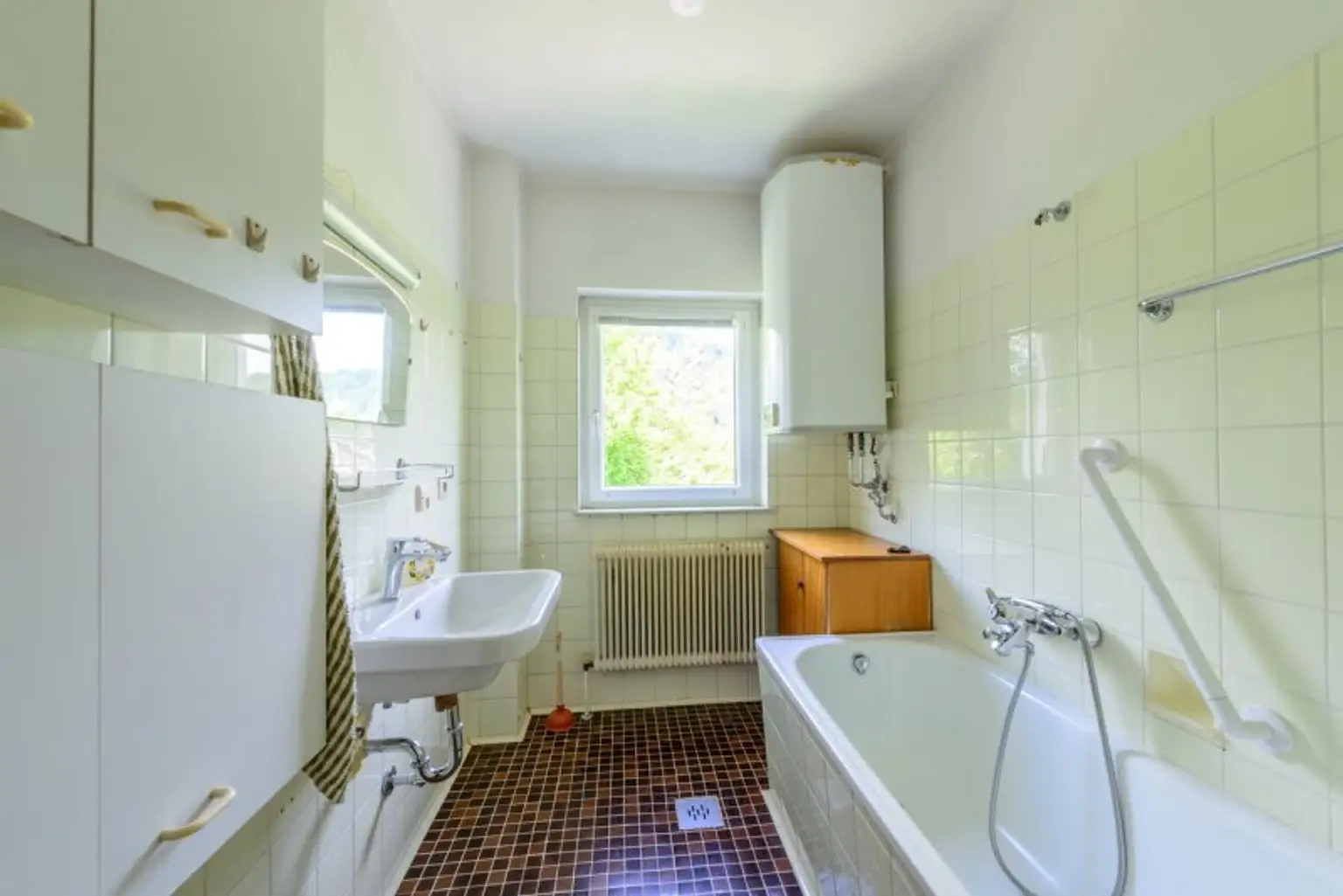 Geräumige 4-Zimmer-Wohnung in ruhiger Grünlage – nur  2 Gehminuten zum Wolfgangsee
