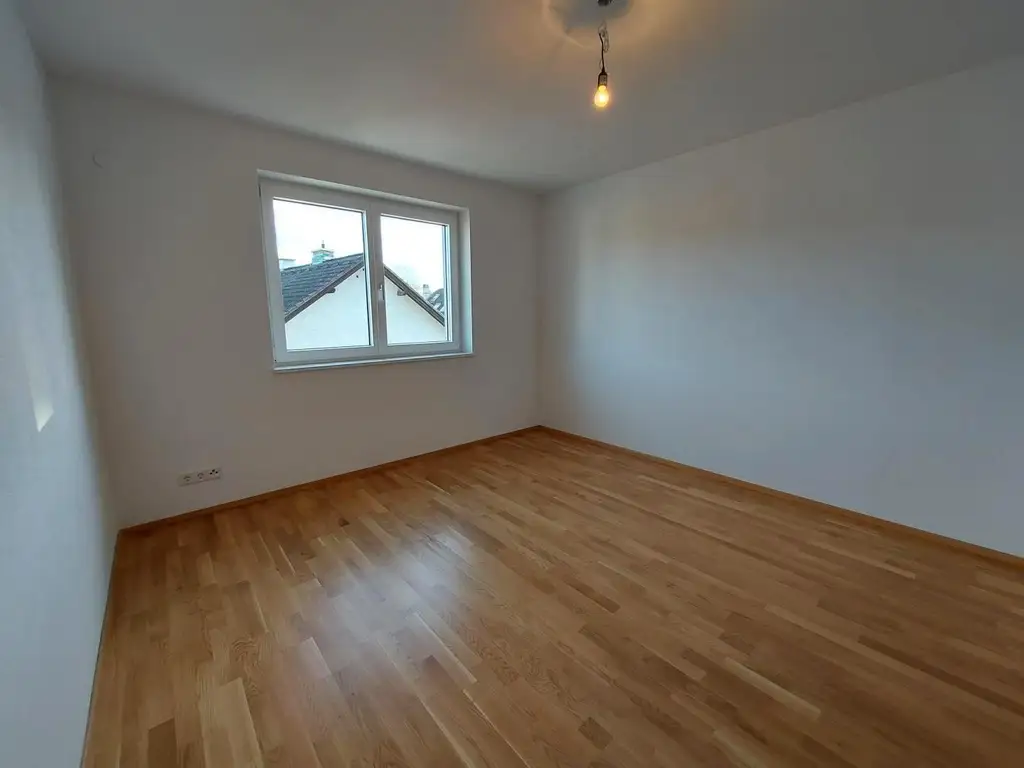 WOHNEN AM SCHLOSSBERG - GROSSZÜGIGE BALKONWOHNUNG IN ZENTRALER RUHELAGE