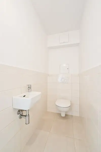 Sonnige 3-Zimmer-Eigentumswohnung mit Südterrasse & Garage – ruhig, grün & citynah an der renaturierten Liesing