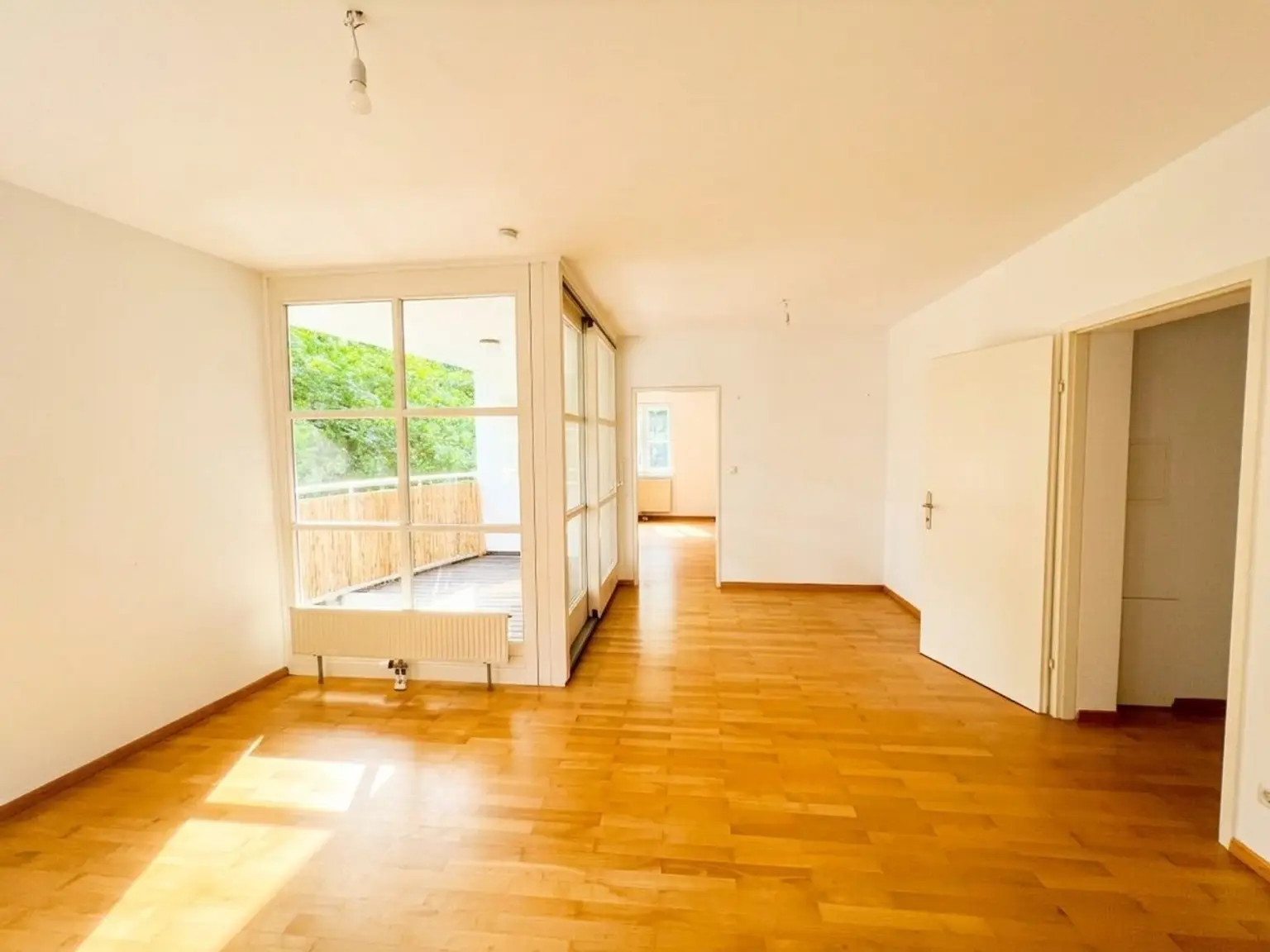 UNBEFRISTET: Moderne 2-Zimmer-Wohnung in Botschaftsviertel