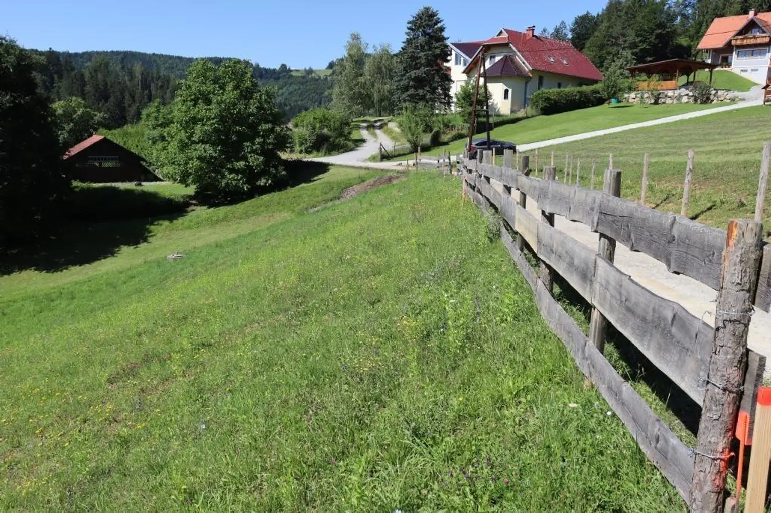 Grenze mit Zufahrt