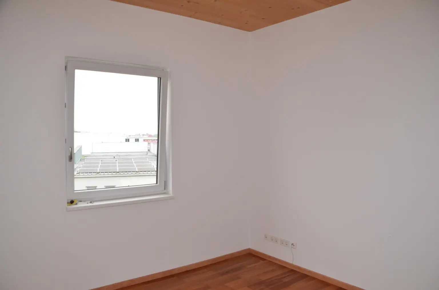 Modernes Büro mit Dachterrasse in gepflegtem Zustand