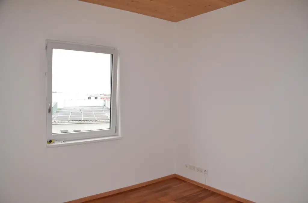 Modernes Büro mit Dachterrasse in gepflegtem Zustand