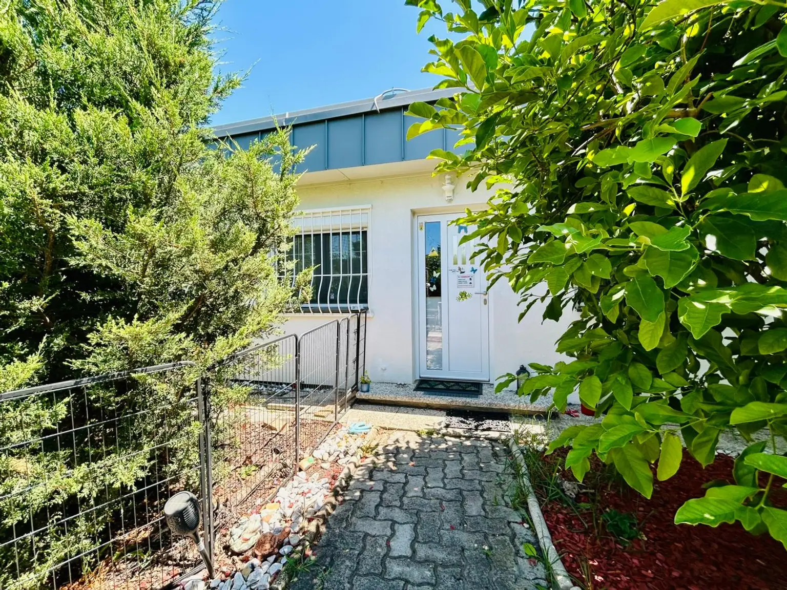 Stilvoller Bungalow mit Gartenidylle mit großem Wohn-Esszimmer!