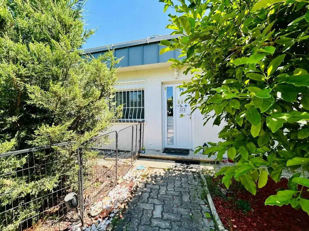 Stilvoller Bungalow mit Gartenidylle mit großem Wohn-Esszimmer!