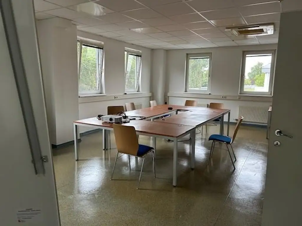 2 Büroflächen in Traun direkt an der B 1 zu vermieten    175 m2 und 170 m2