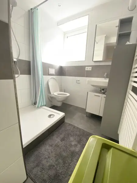 Zentrale 4-Zimmer-Wohnung nahe Mariahilfer Straße – 2 ruhige hofseitige Schlafzimmer & Top-Anbindung (U3/U6/U4)