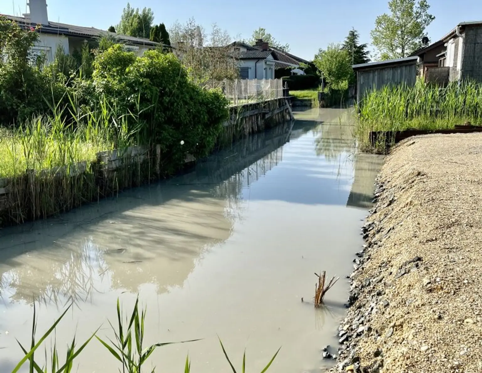 Traumhaftes Baugrundstück mit direktem Seezugang in Neusiedl am See im Refugium