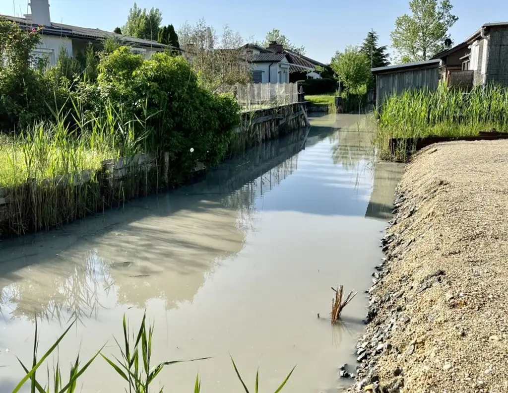 Traumhaftes Baugrundstück mit direktem Seezugang in Neusiedl am See im Refugium