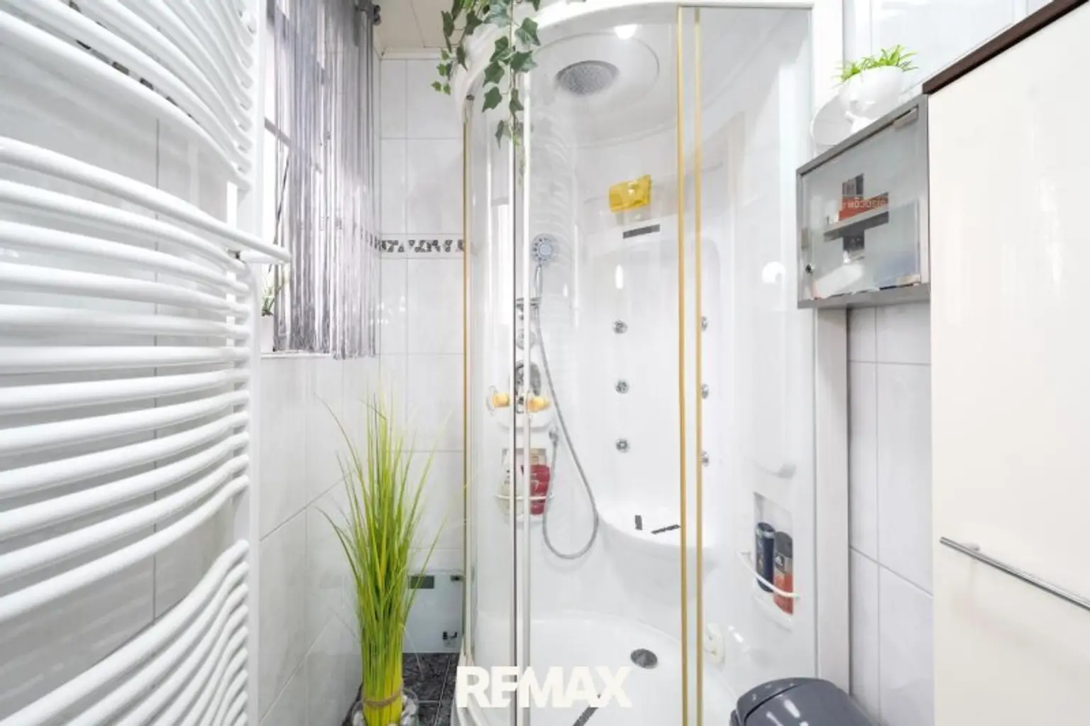 Badezimmer  (EG)