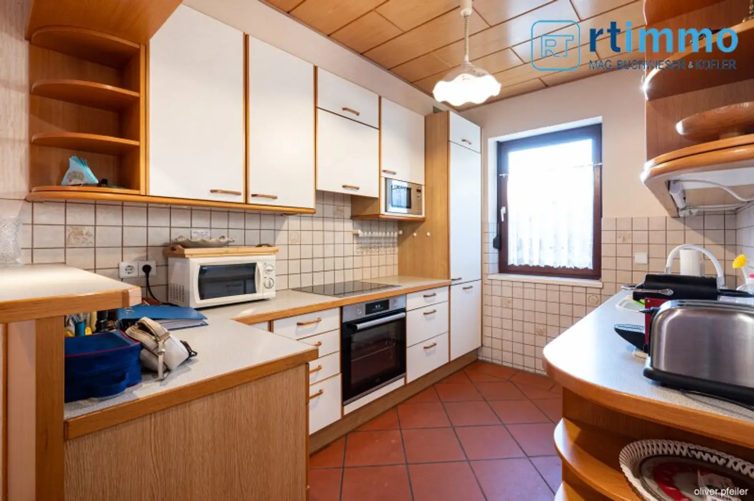 SCHÖNES FAMILIENHAUS mit Wintergarten und Garage in ruhiger Lage zu mieten!
