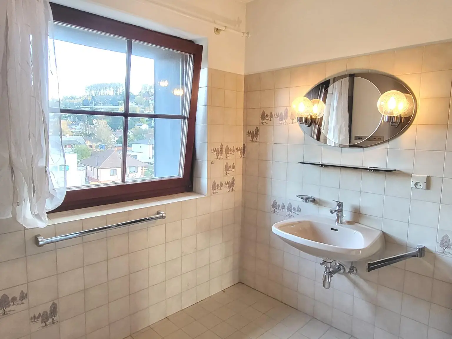 GEMÜTLICHE 3-ZIMMER-WOHNUNG MIT LOGGIA UND WUNDERSCHÖNEM AUSBLICK