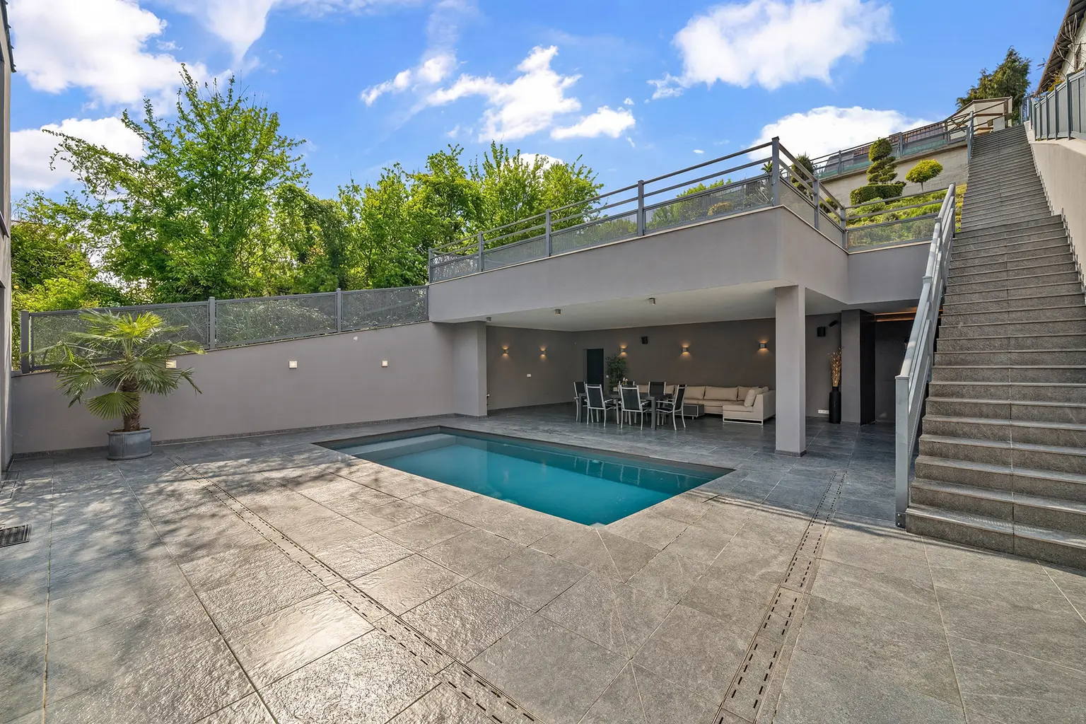 Energieeffiziente Villa mit Pool & unverbaubarem Waldblick