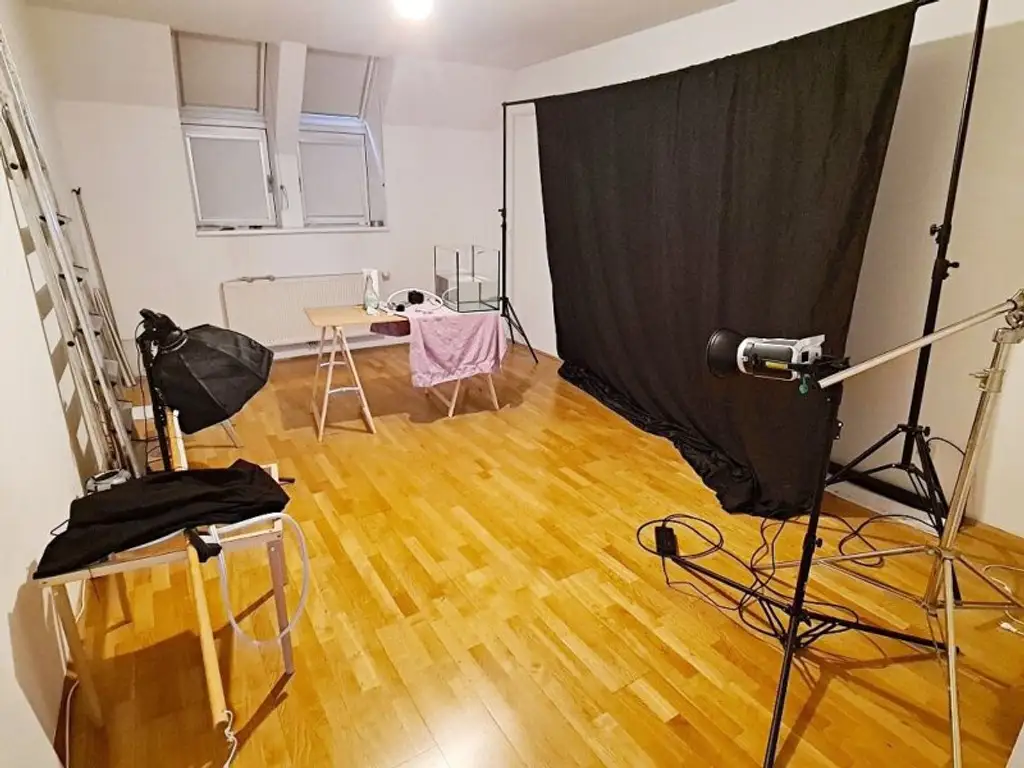 TERRASSENHIT, DACHGESCHOSS, 138 m2 Maisonette mit 45 m2 Terrasse, 3 Zimmer, Wohnküche, Wannenbad, Rembrandtstraße