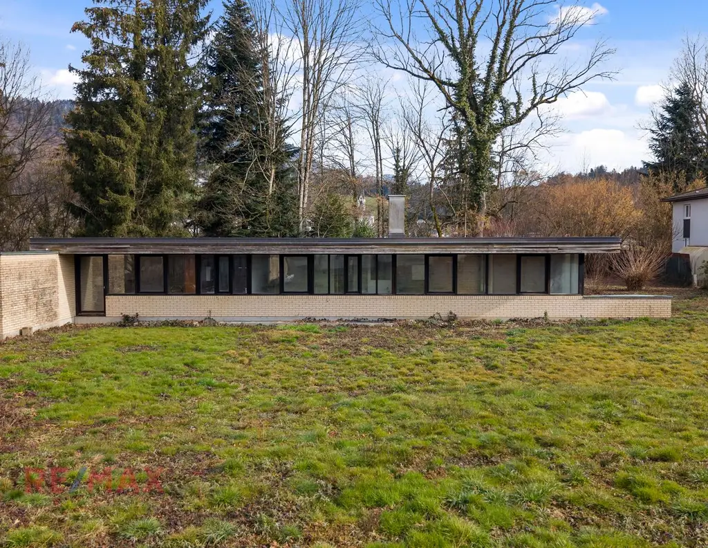 Großes Grundstück in Wolfurt mit Bungalow, der auf hoch motivierte Heimwerker wartet