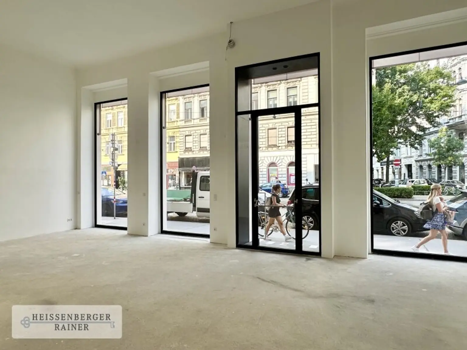 BOUTIQUE RETAIL SPACE /// BESTLAGE IM SERVITENVIERTEL