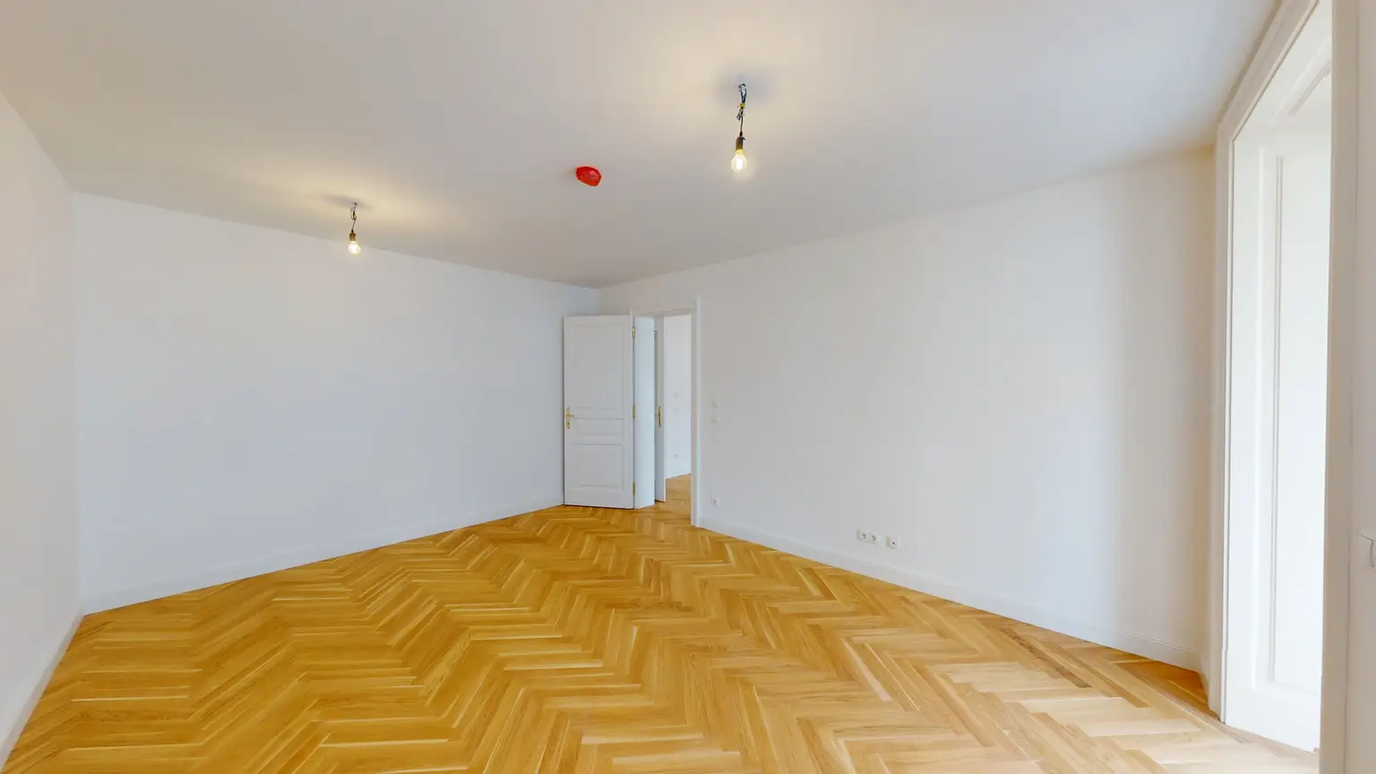 Drei Zimmerwohnung mit Balkon im sanierten Wiener Altbau