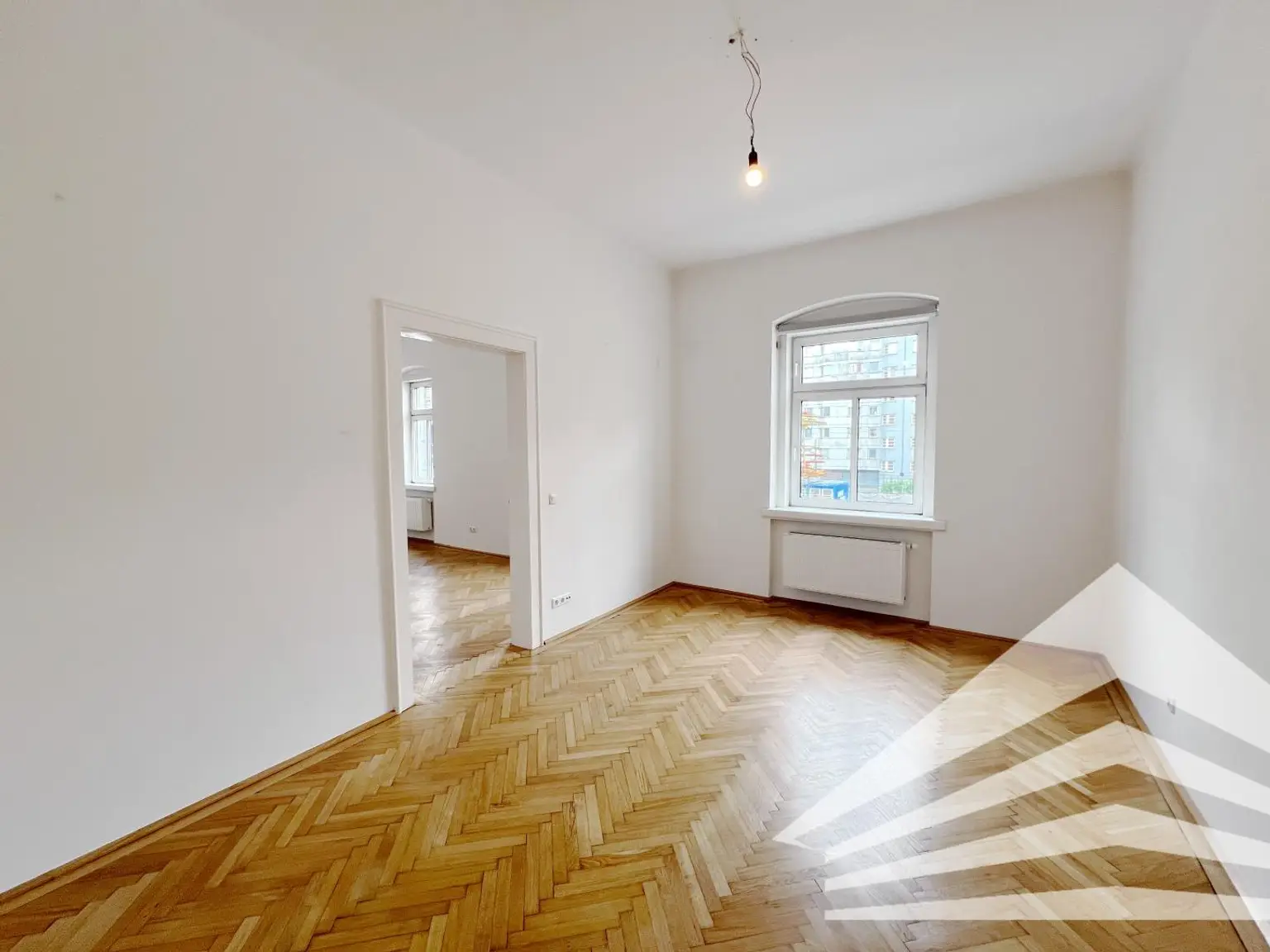 Wunderschöne 3 Zimmer-Altbauwohnung mit Küche und großem Balkon im Linzer Zentrum!