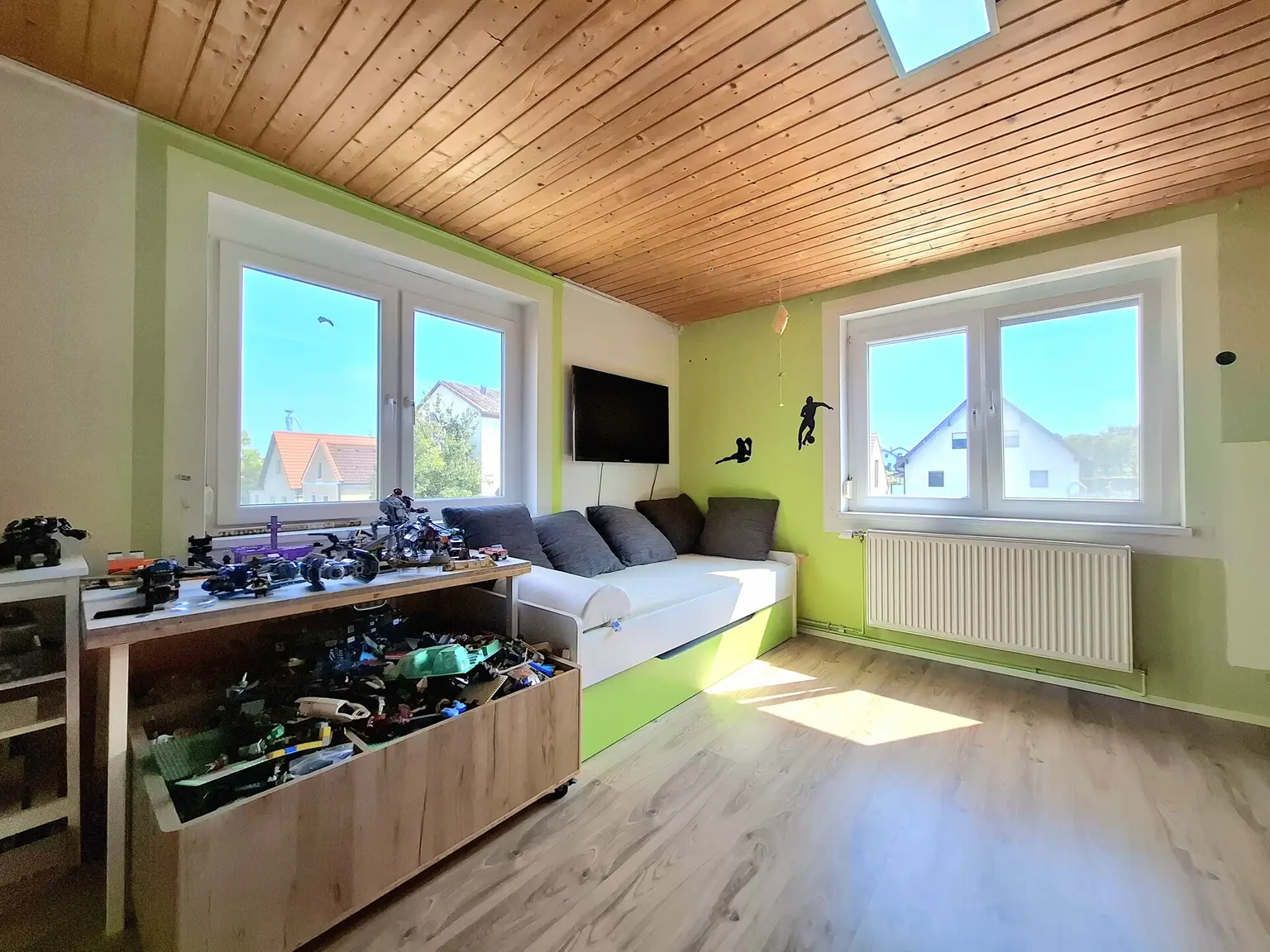 Vielseitig nutzbare Liegenschaft mit ausreichend Platz und herrlichem Blick auf die Hohe Wand