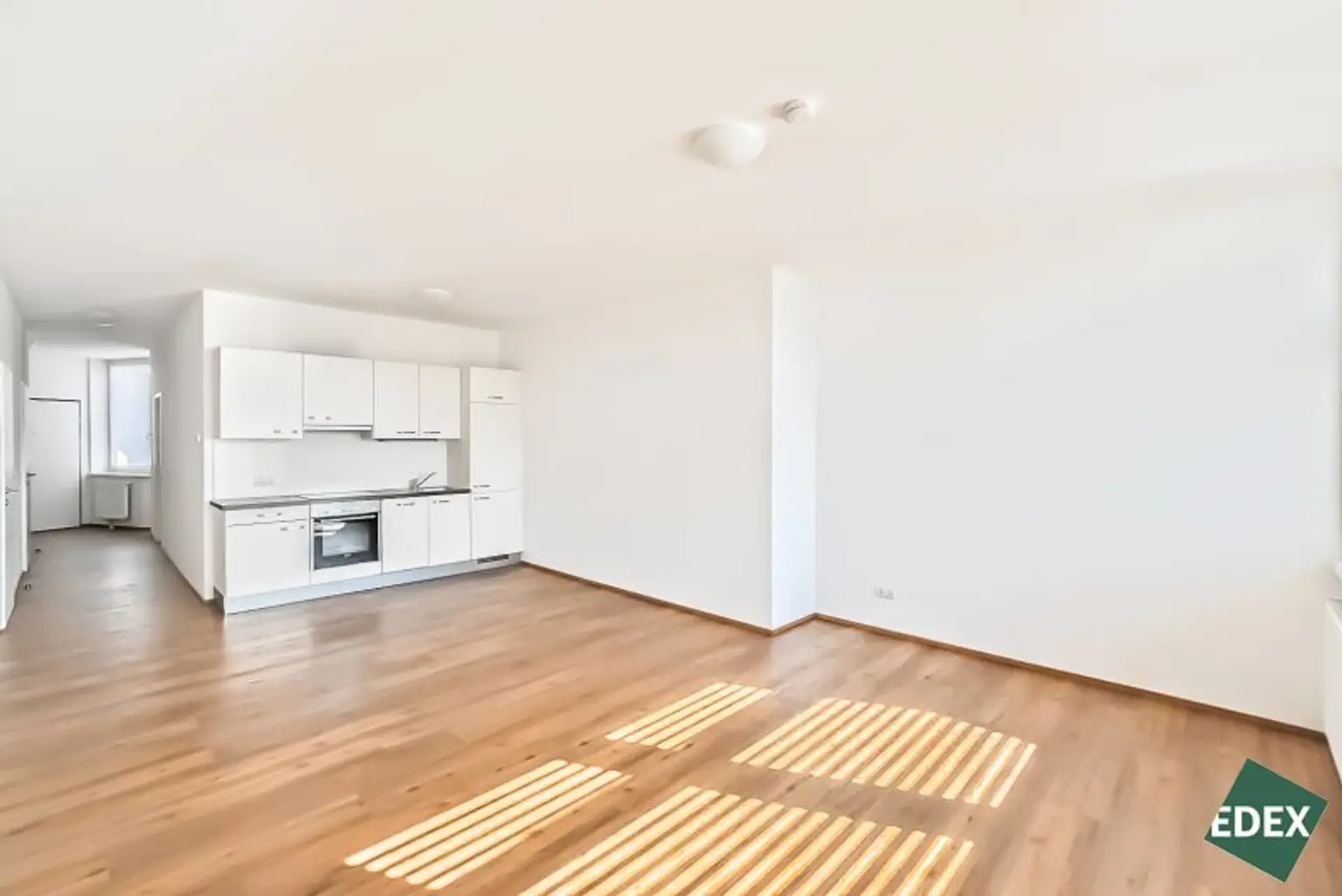 ÄRZTEZENTRUM SIEBENHIRTEN - Große Arztpraxis Nähe U6