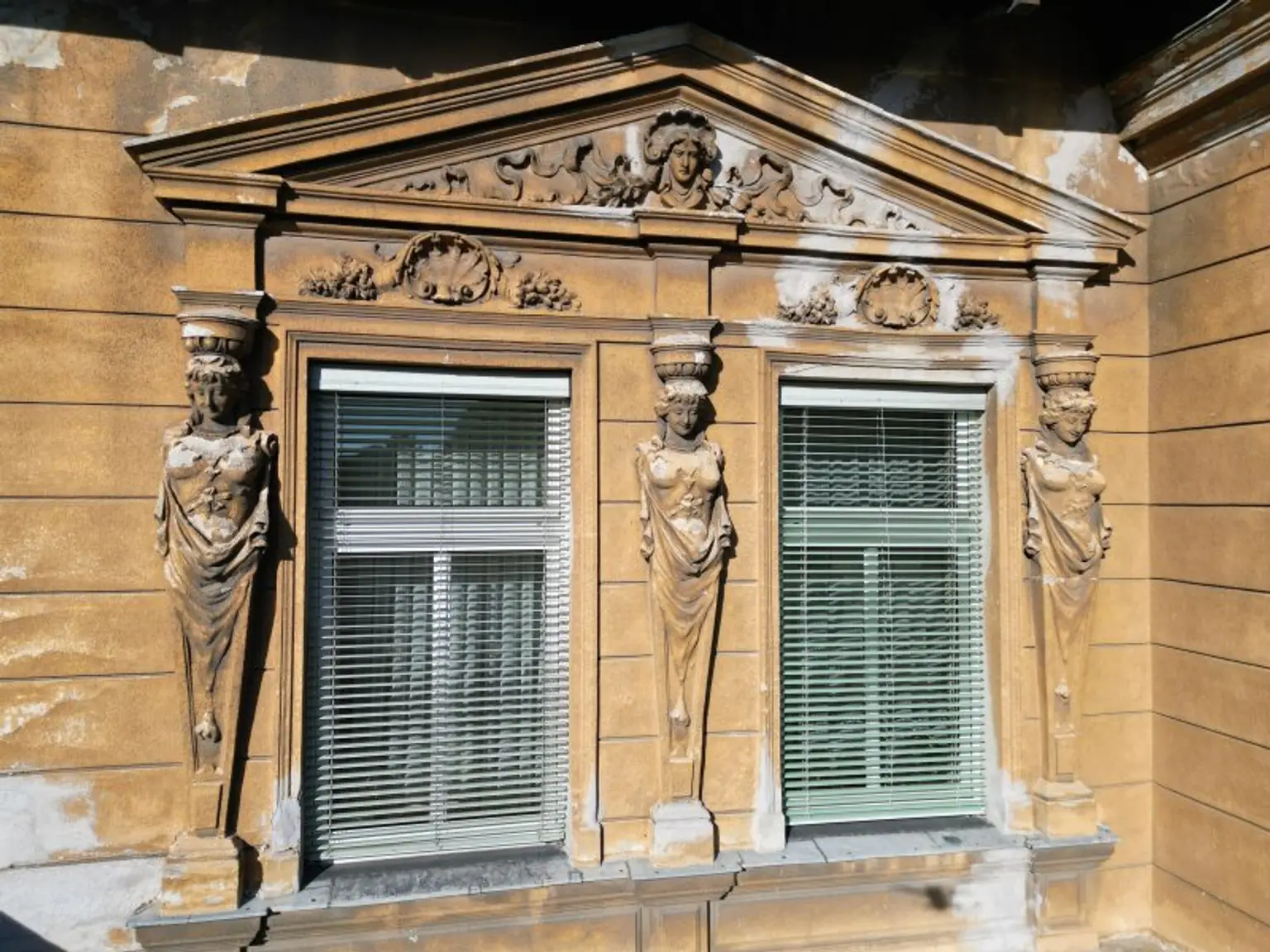 Zentral gelegenes Mehrfamilienhaus auf parkähnlichem 1.606 m²  Grundstück