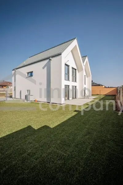 Moderne Doppelhaushälfte mit Garten und Wärmepumpe ( Top 1 )