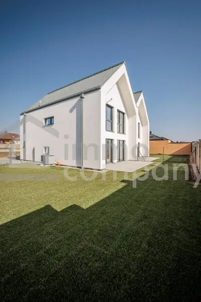 Moderne Doppelhaushälfte mit Garten und Wärmepumpe ( Top 1 )