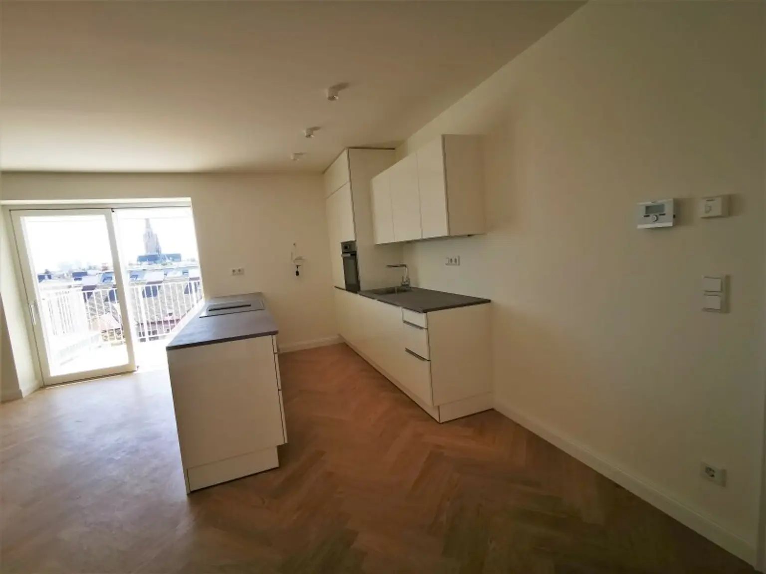 Dachgeschosswohnung der Superlative: 3 Zimmer mit viel Freifläche & Luxus pur in Citynähe : ab November zur Anmietung frei!