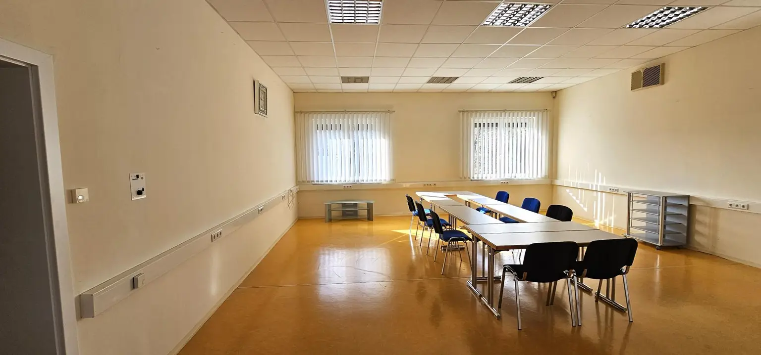 Modernes Bürohaus mit flexibel gestaltbaren Großraumbüros im Industriepark St. Veit