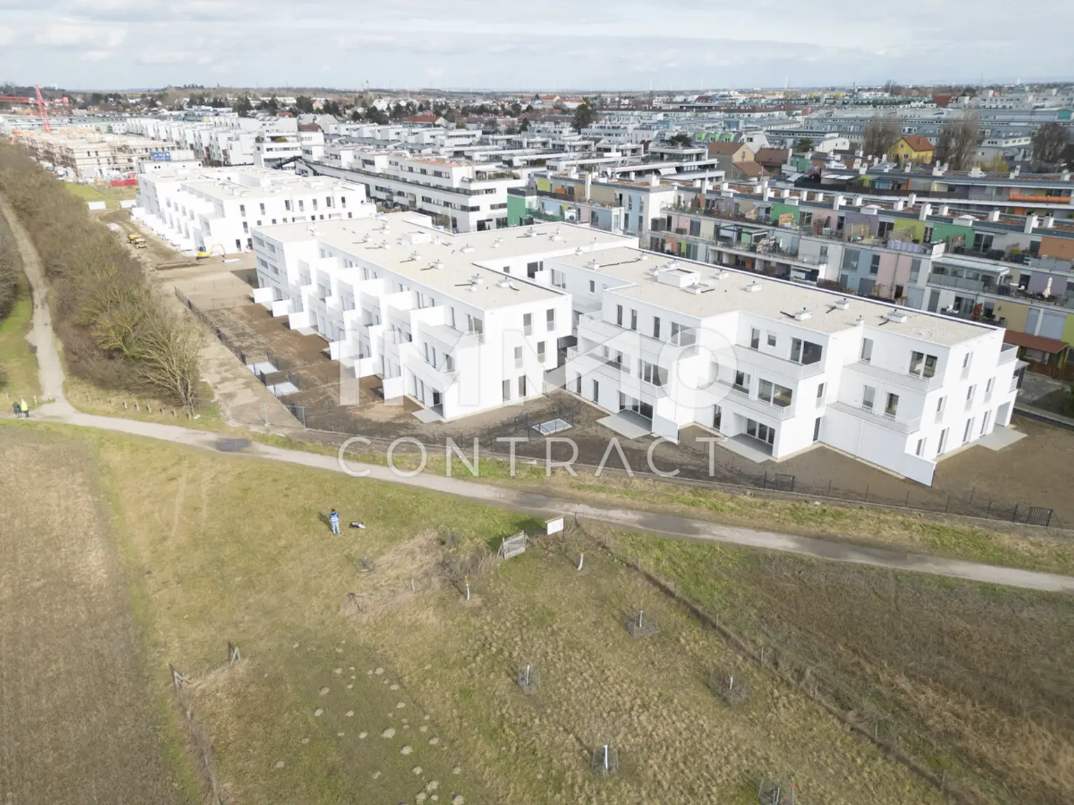 EDI N° 7 - Wunderschöne, helle 3 - Zimmer - Gartenwohnung mit riesigem Garten