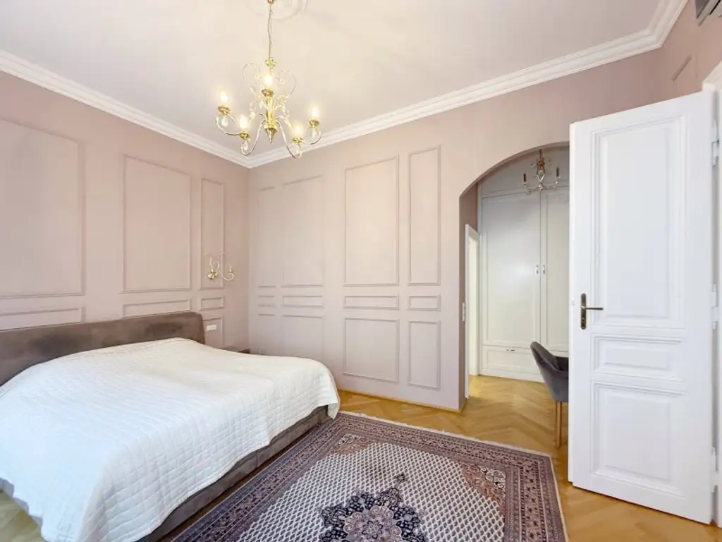 Fully furnished apartment - within walking distance to the 1st district, also available for short-term rentals.