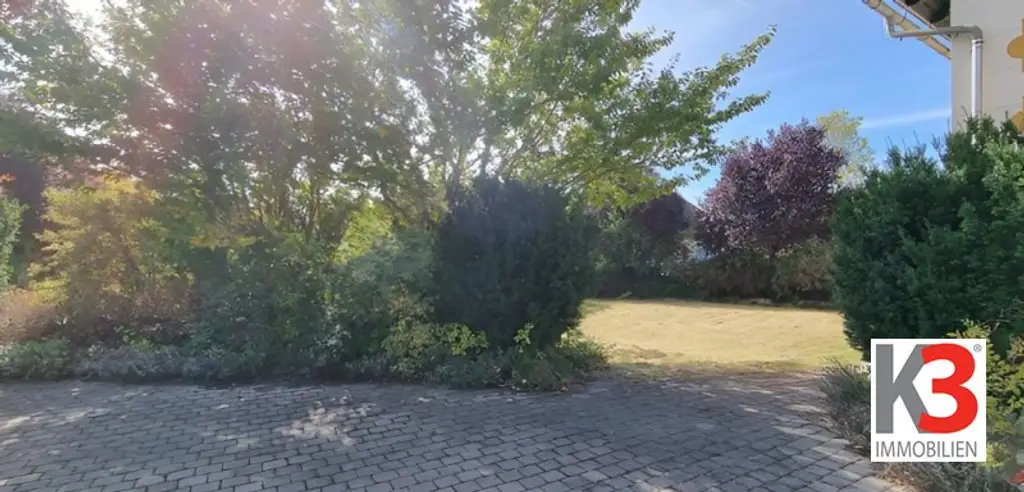 Prestigeobjekt-Gewerbefläche mit beeindruckendem Herrenhaus und Badeteich in Schlosspark