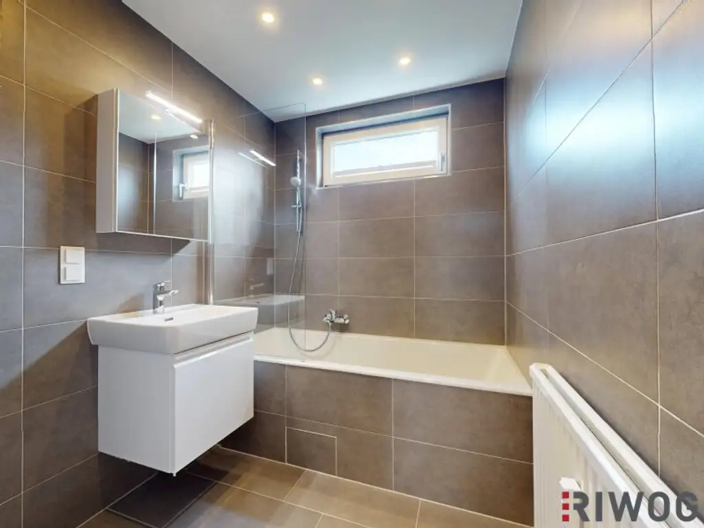 ERSTBEZUG nach Sanierung I 4 Zimmer Wohnung mit Loggia I Tischler Küche mit Siemens Geräte inklusive I Ruhelage I Naturpark Föhrenberge I 360° Rundgang