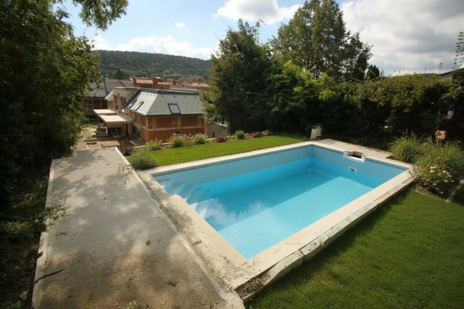 FAMILIENSCHATZ in kleinem Wohnbauprojekt | großzügiges 5-Zimmer Reihenhaus mit eigenem Pool & 1.000 m² Garten | TOP 5