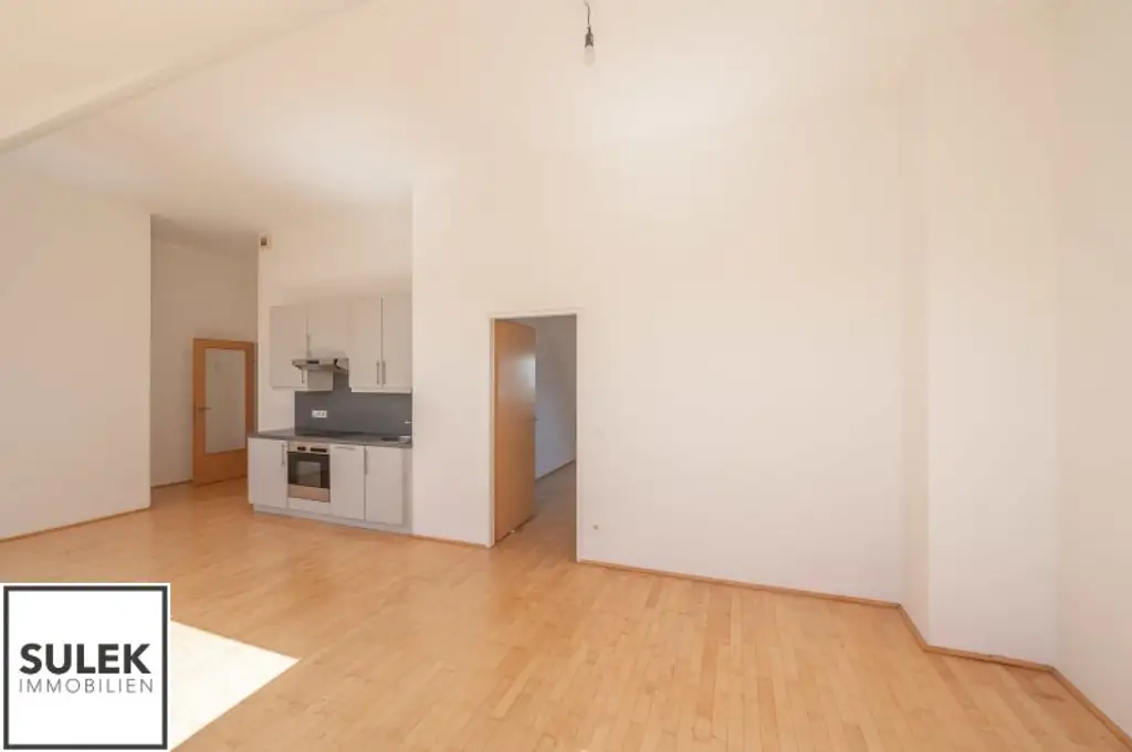 Großzügige, sonnige DG-Neubauwohnung mit hofseitiger Terrasse nahe Einkaufsstraße & U6 - ab 1.12.25!