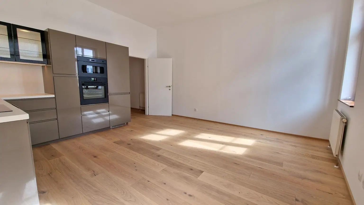 Stilvolle 2-Zimmer-Altbauwohnung im Zentrum – Erstbezug nach Generalsanierung!