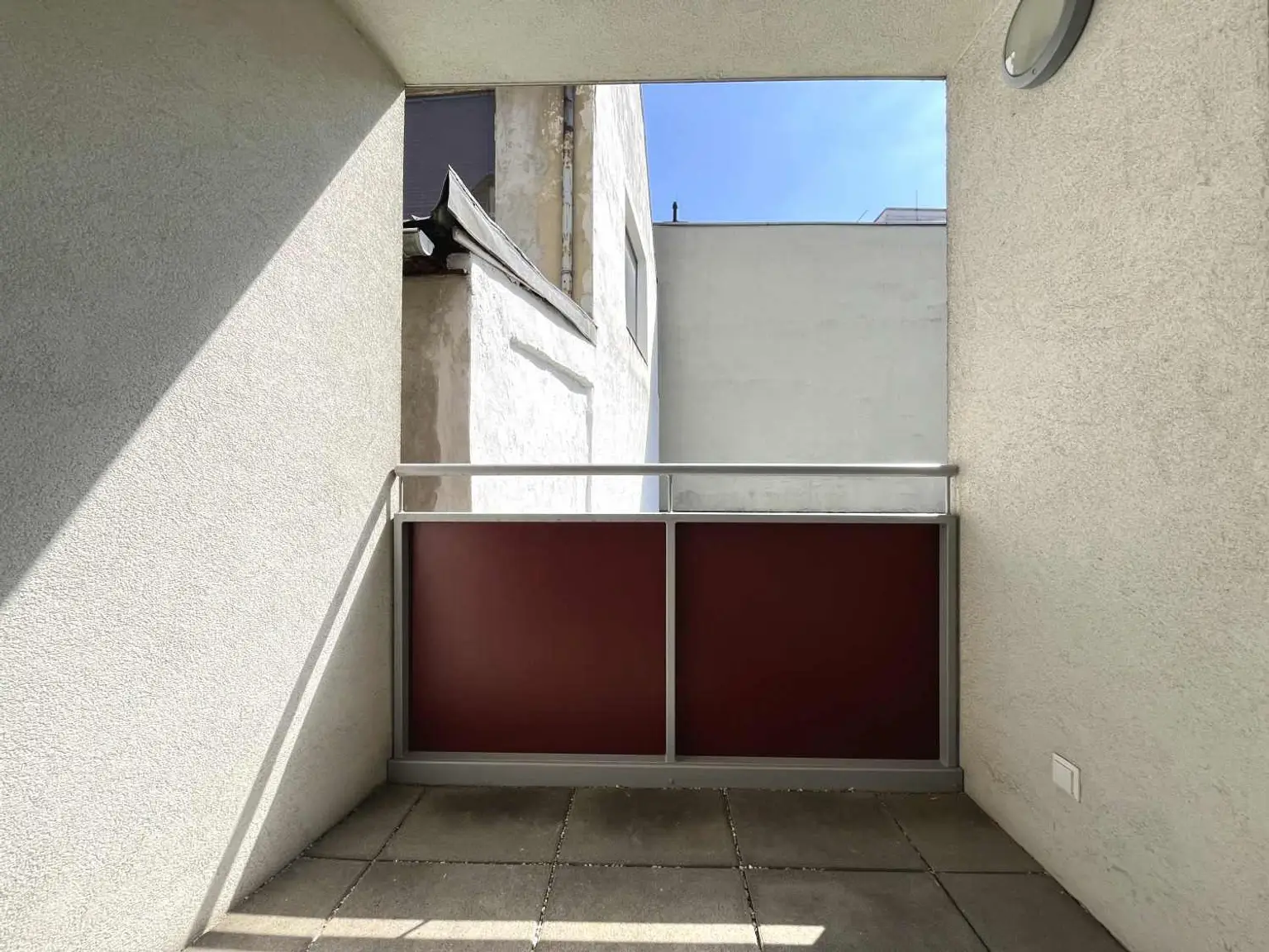 Moderne 2-Zimmer-Wohnung mit Loggia und optimaler Verkehrsanbindung!