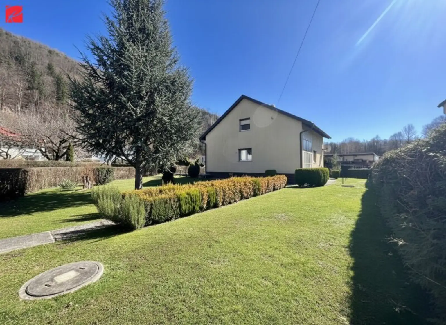 Idyllisches Einfamilienhaus inkl. zwei Carports!