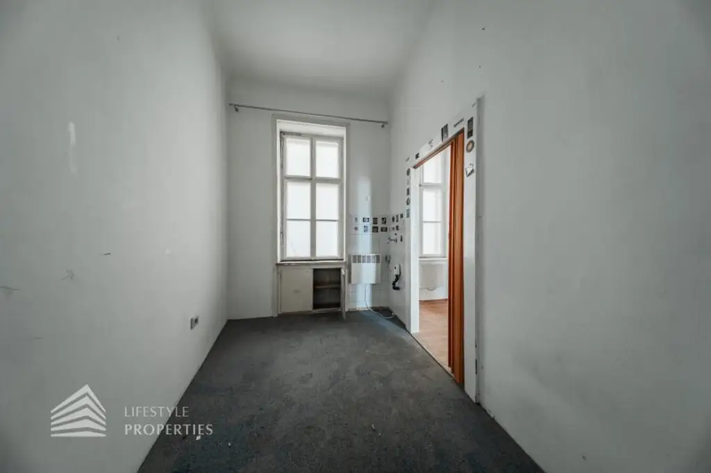 Renovierungsbedürftige 4,5-Zimmer Wohnung in zentraler Lage