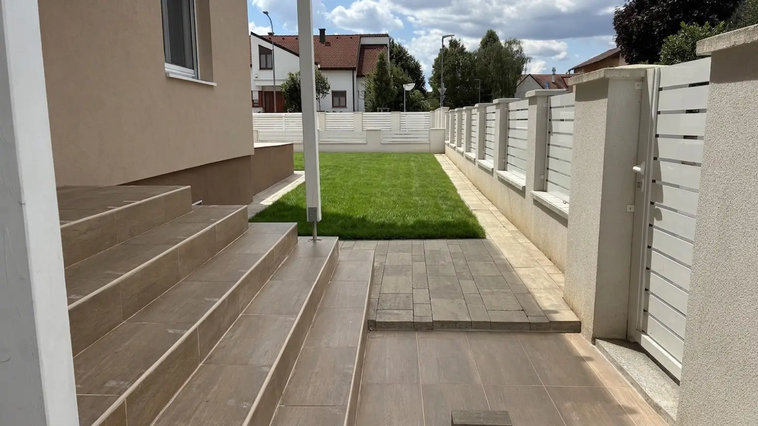 Vorgarten KI Rasen