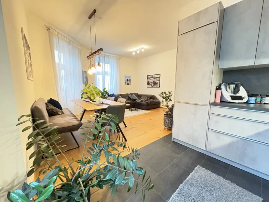 Top sanierte 2 Zimmer- Altbauwohnung!  Zentrumsnah!